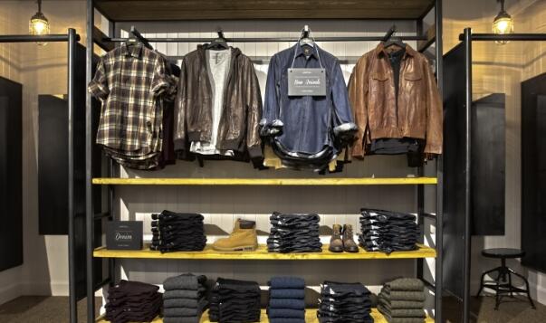 INDUSTRIE南寧服裝店設(shè)計(jì)案例賞析-推薦燦源裝飾官網(wǎng)0771-5858116