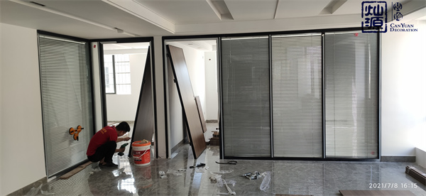 南寧裝修公司哪家好-燦源裝飾裝修現(xiàn)場(chǎng) 南寧裝修公司哪家好-燦源裝飾裝修現(xiàn)場(chǎng)